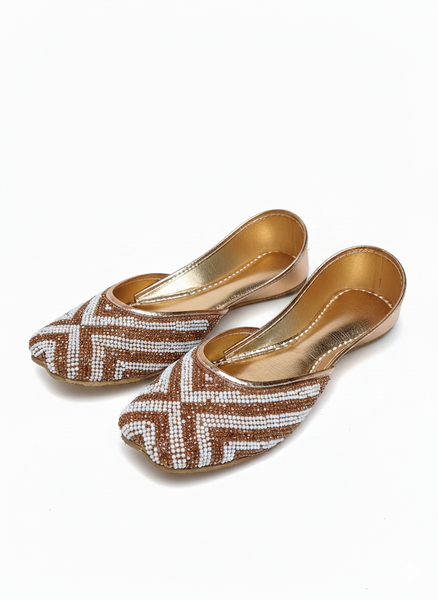 Women's Ivory Floral Embroidered Khussa