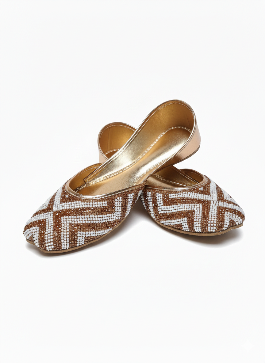 Women's Ivory Floral Embroidered Khussa