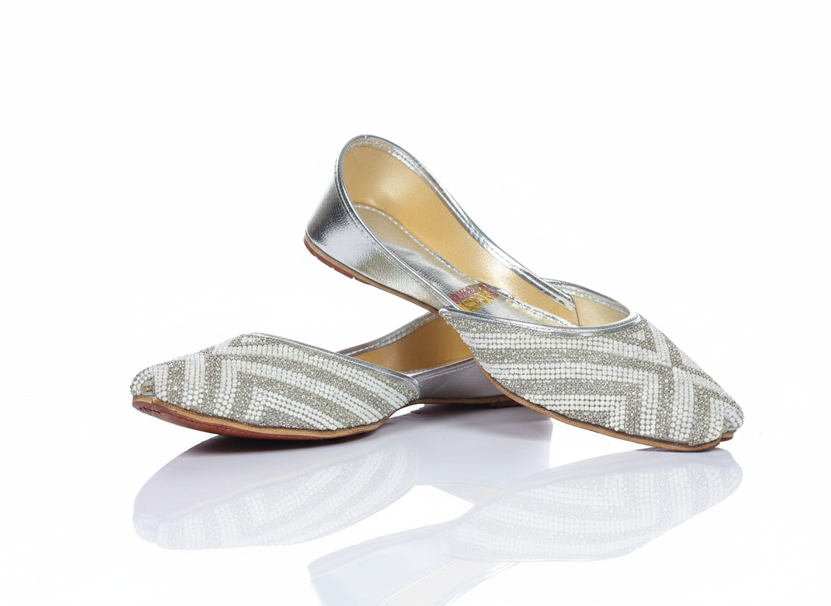 Women's Ivory Floral Embroidered Khussa