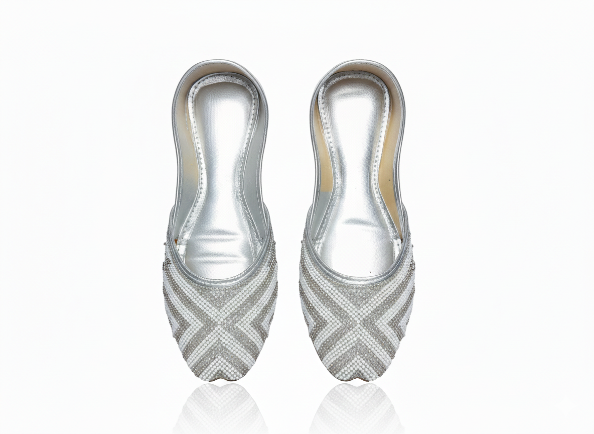 Women's Ivory Floral Embroidered Khussa