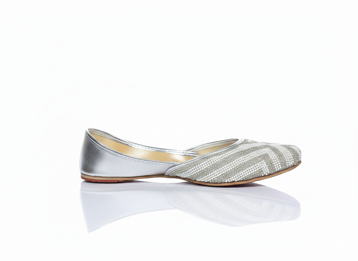 Women's Ivory Floral Embroidered Khussa